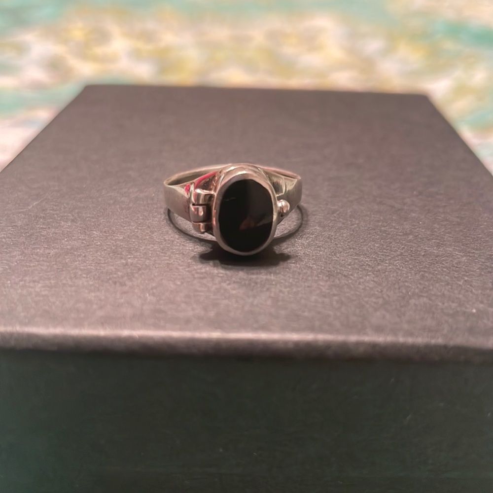 Vintage Black onyx Sterling silver poison ring